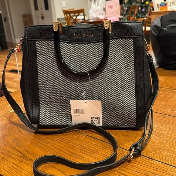 Ann Klein, black and￼‎ white argyle purse, leather and gold hardware handbag - Picture 1 of 8